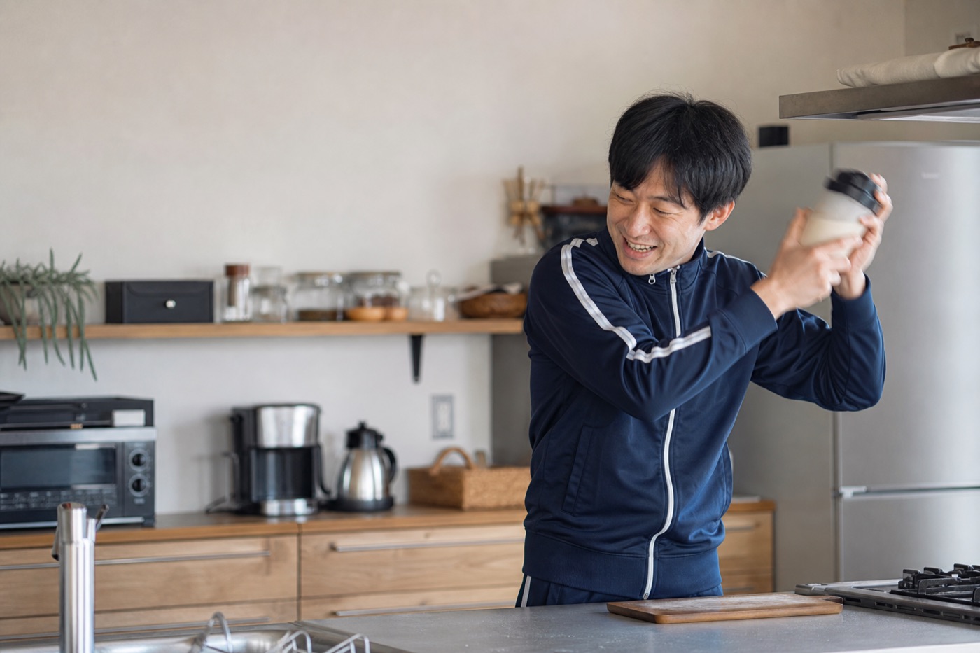 MUKIMUKINARIMASENについてコメントする体育館の受付経験者